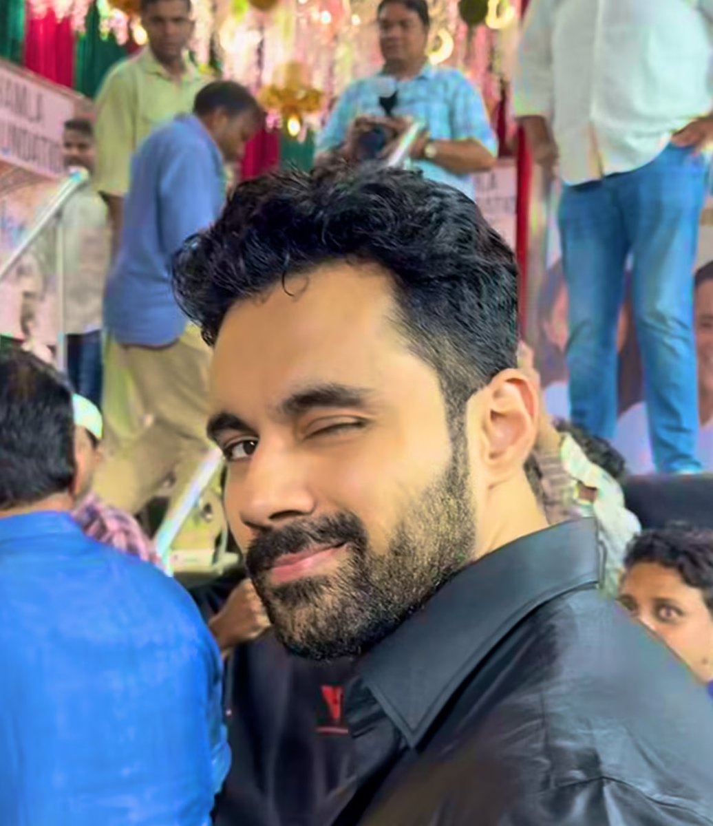 dr23916's tweet photo. Maa kasam ..mere dil ke dhadkan ruk gye dekh ke to the way he winks 😭🤌🏻🫠..koi words hi nhi nikl rhe ..kya hi likhu .downbadinggg so baddd🤧😭👀🧂
#Abhishekbajaj #Abhinoor https://t.co/tijiP6rDW8
