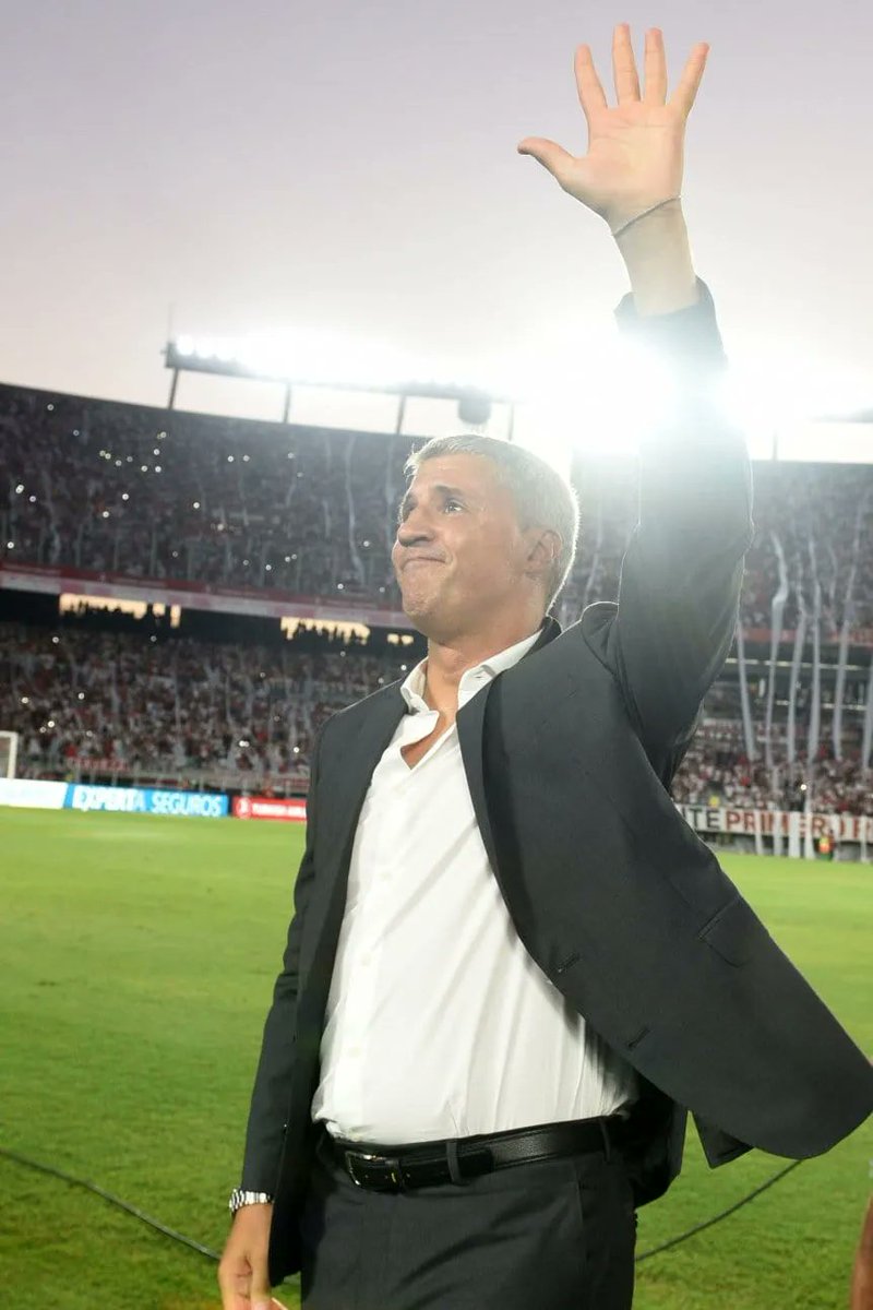 Un 9, no juega sin 9.

#CrespoARiver