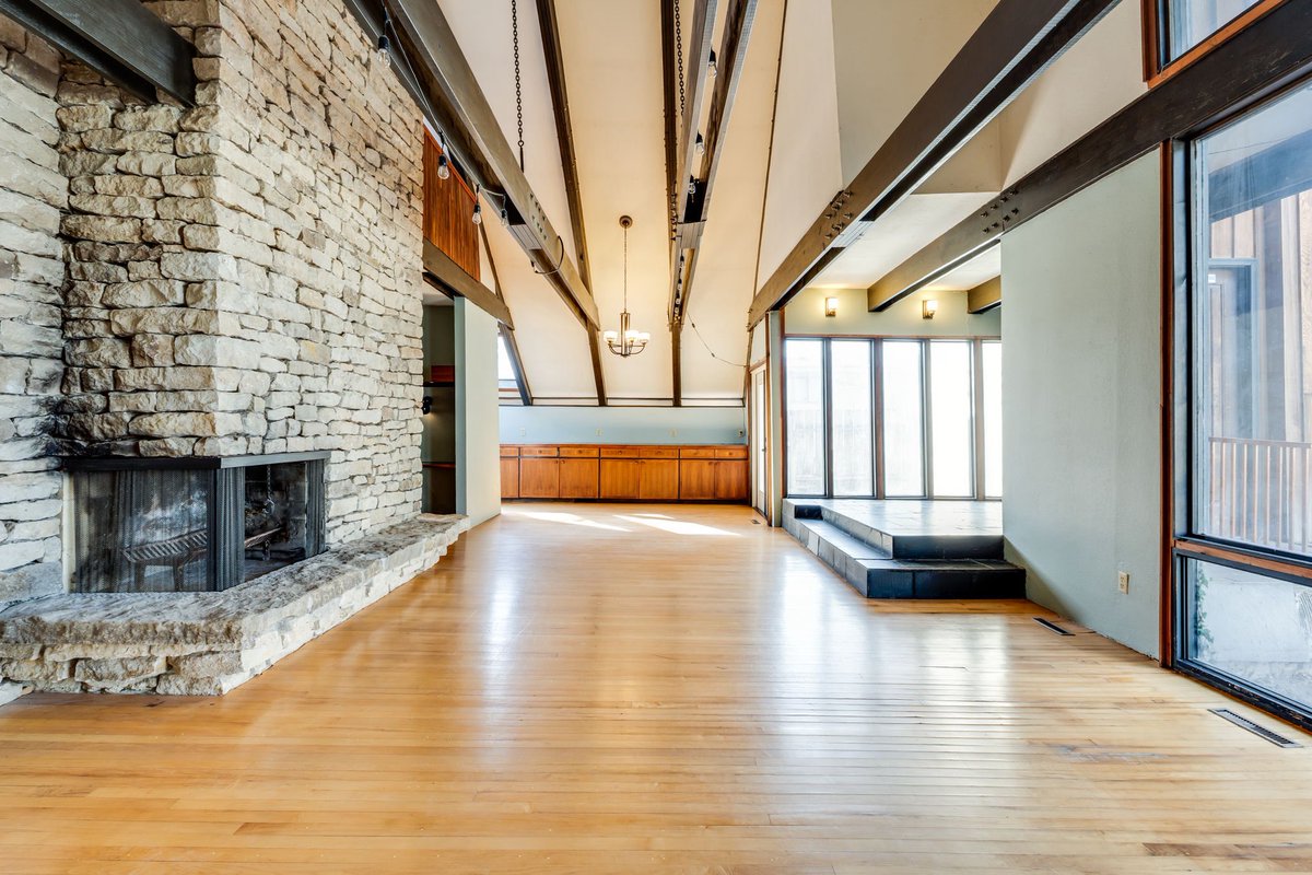 Zillow Gone Wild 🏡 tweet media