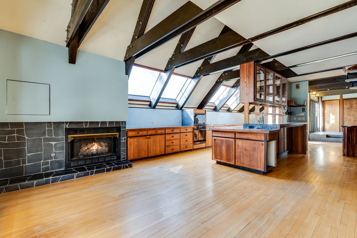 Zillow Gone Wild 🏡 tweet media