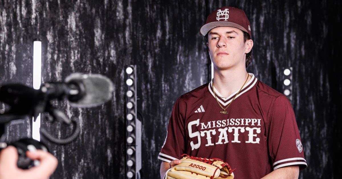 Maroon and White Daily tweet media