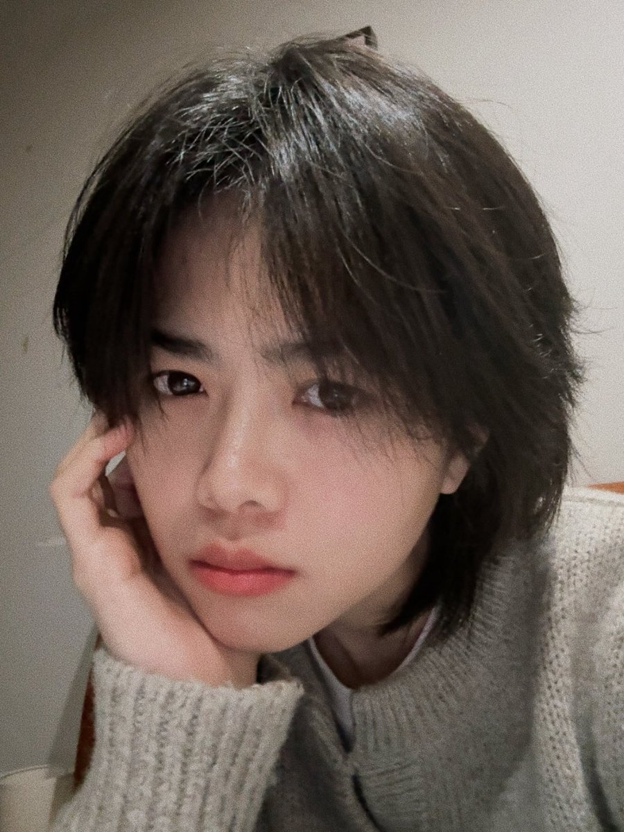 DorisEstra79861's tweet photo. 如果有比打三天牌输三千更让人伤心的事那就是大冬天洗澡洗一半结果没燃气硬着头��用冷水擦干净了🙄 https://t.co/ugwqVfIJlJ