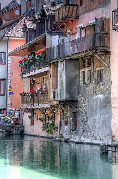 Venice , beautiful balconies💜🇬🇷🇨🇦