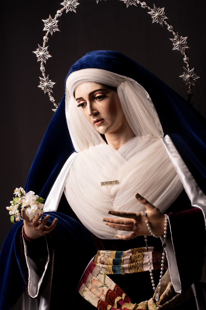 🟪 𝕍𝔼𝕊𝕋𝕀𝕄𝔼ℕ𝕋𝔸 || Nuestra Señora de la Aurora ataviada de hebrea para la Cuaresma.

<a href="/ResurreccionSev/">Resurrección Sevilla</a> 

📷 Domingo Pozo 

#Hebrea2026 #Cuaresma2026 #CiriosYGiralda #TDSCofrade #TDSActualidad