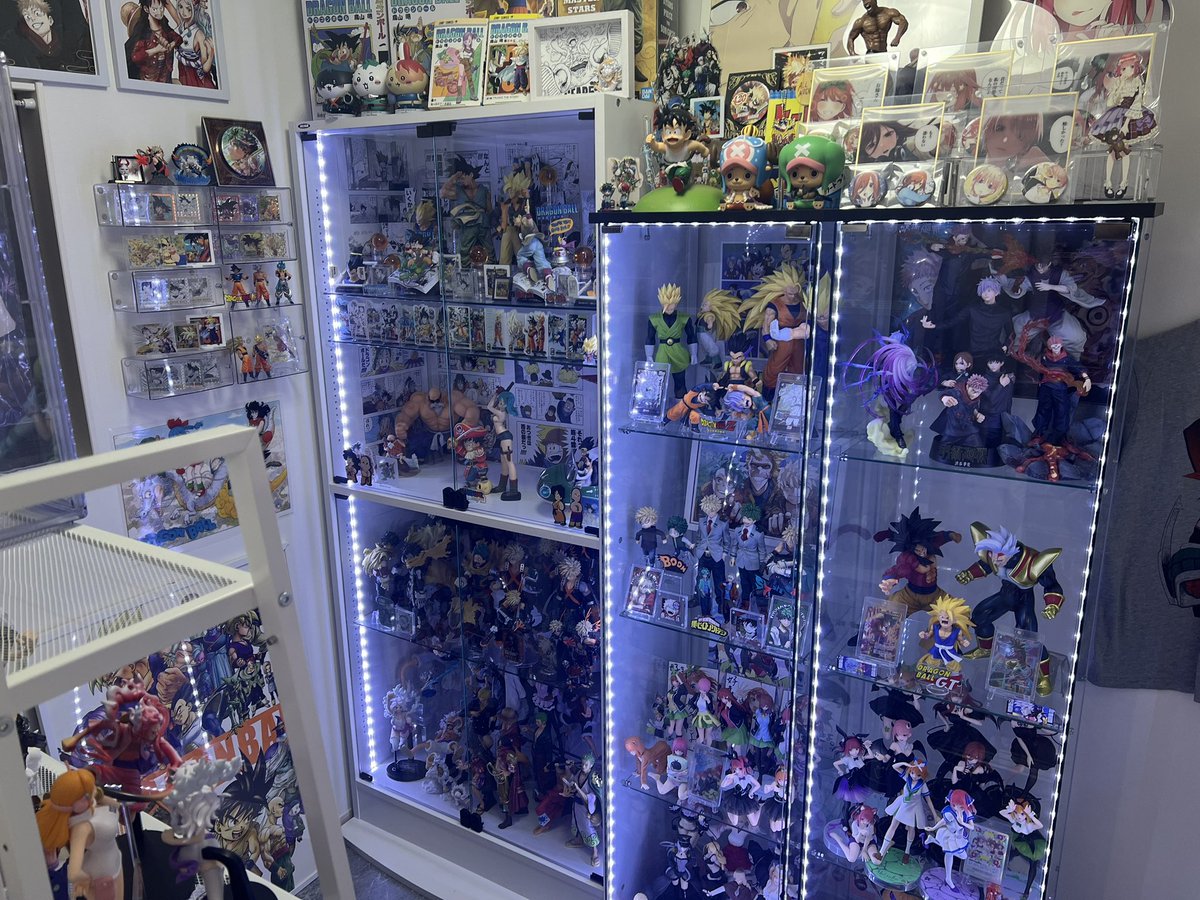 だいぶフィギュア部屋が充実してきた🥰
テープライト、ダイソーの使ってるんですけど、もっと明るいのしたくてオススメのテープライトを誰か教えてください🙏✨
 #フィギュア
