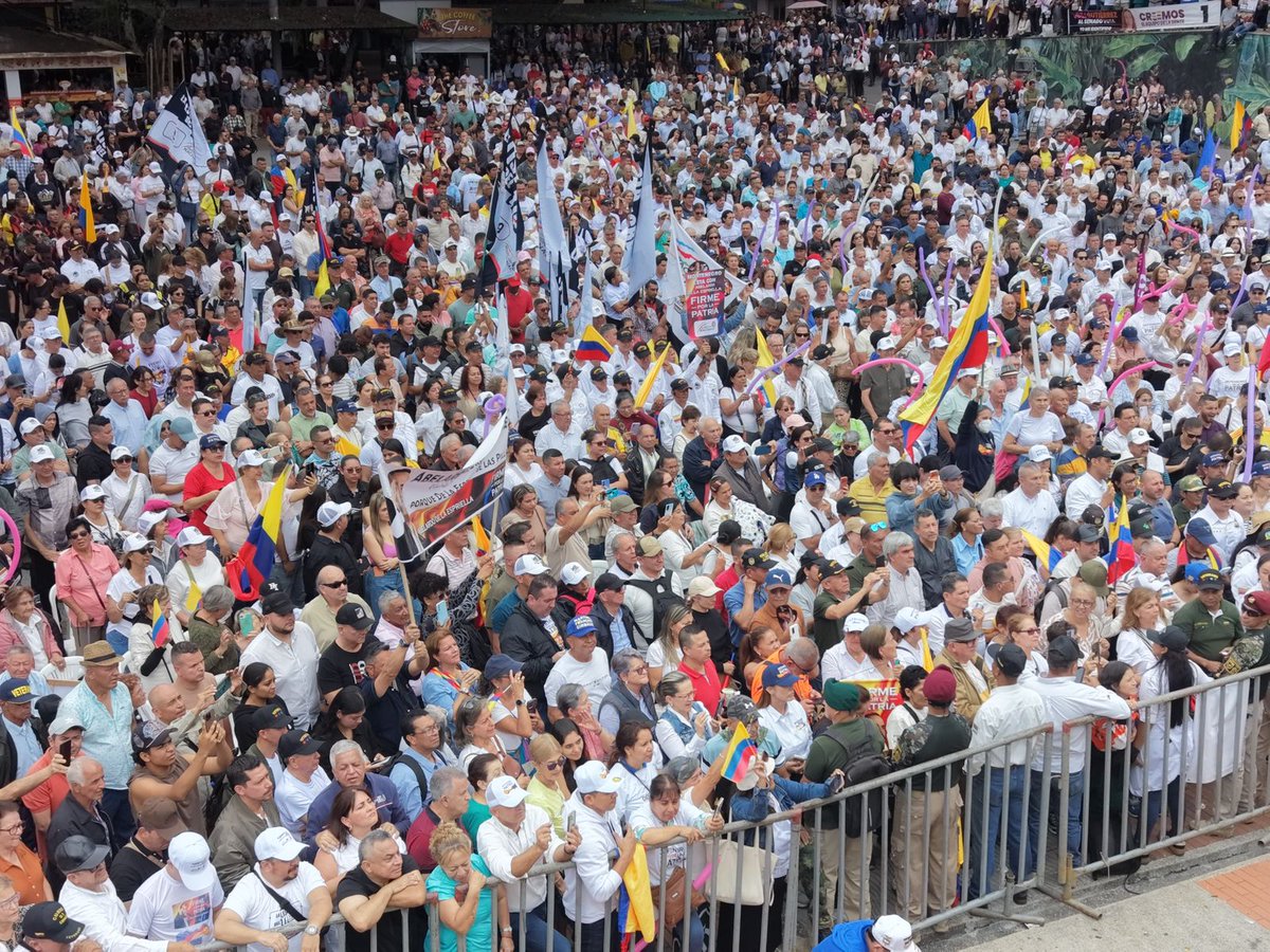 ¡No son firmas falsas! 🔥🐯🇨🇴

Es Armenia, Quindío, rugiendo con toda la fuerza y el orgullo de la Manada del Tigre.

¡El pueblo real está Firme por la Patria y nadie nos para! 🙌🏻🙌🏽🙌🏾🙌🏿
#FirmePorLaPatria