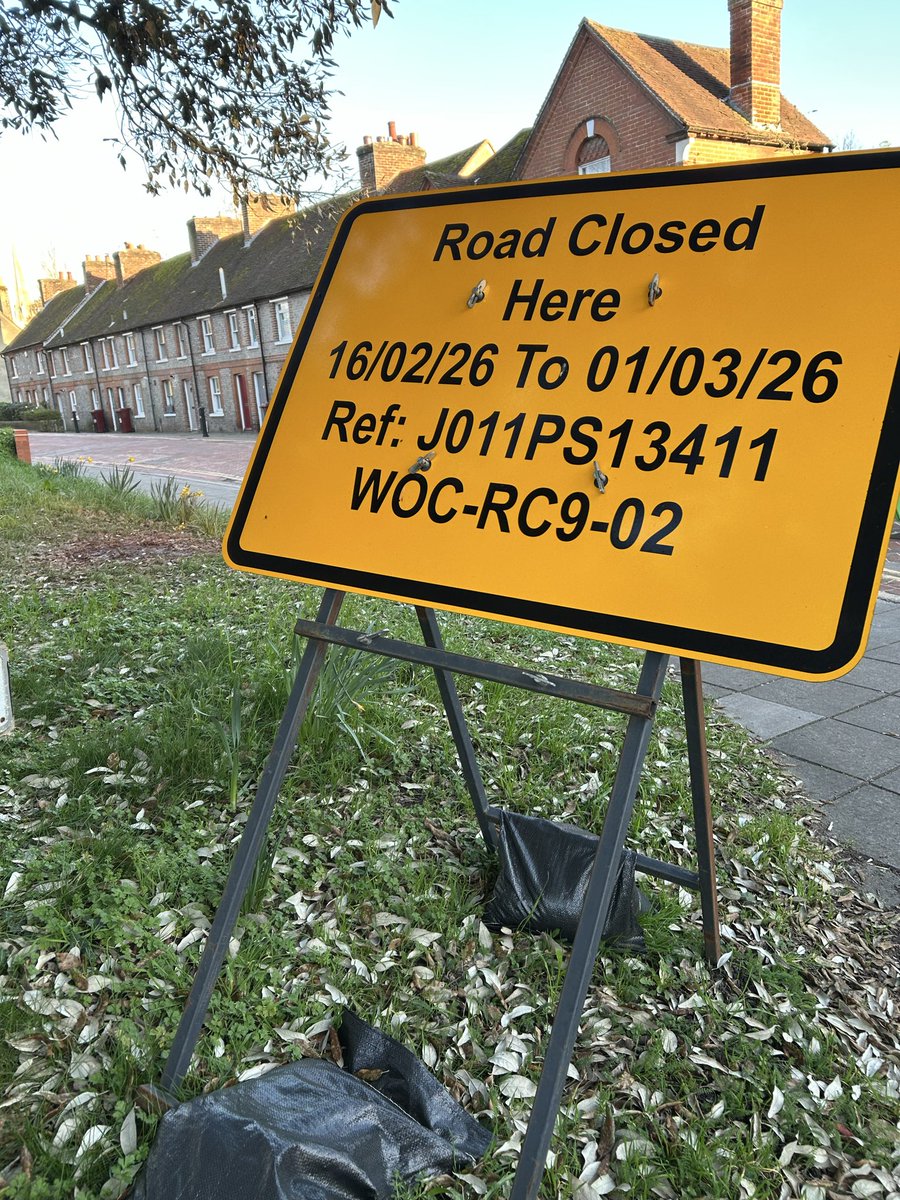 SafeSavvy's tweet photo. @WSCCNews yet again funds being squandered in the eastern end of Westgate - road closed for no apparent reason - who repeatedly is authorising this? Nothing being done about western end of Westgate though! https://t.co/33xPf7jN3g