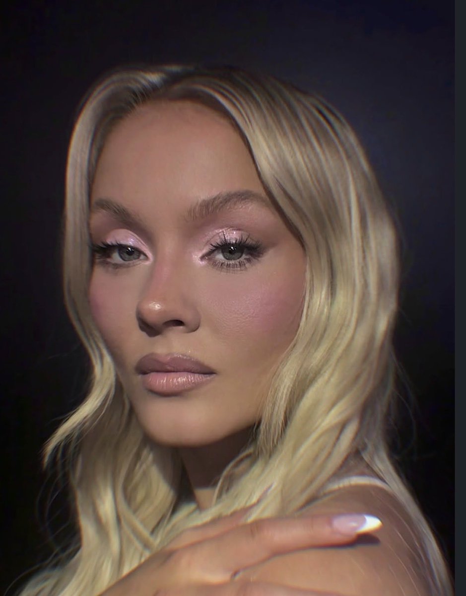 She looks so ethereal omg