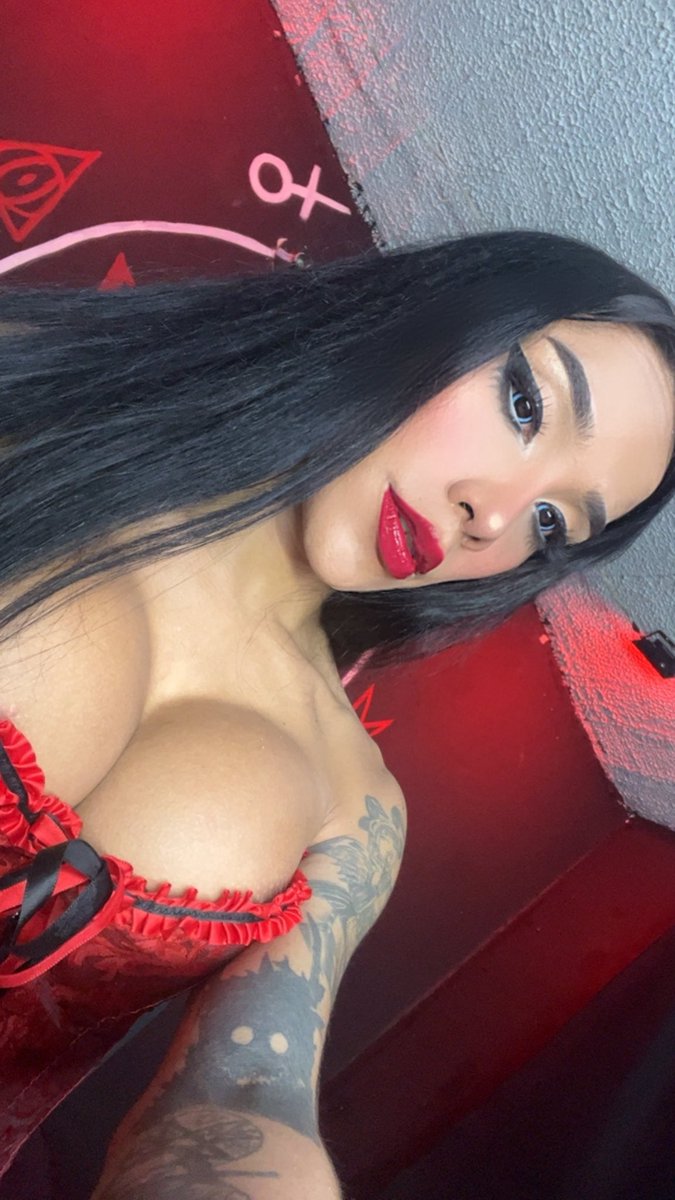 victoriavamp666's tweet photo. Come to my onlyfans is 80% off my subscription

https://t.co/V2LjcMutCs https://t.co/JZ7HKMGjVq