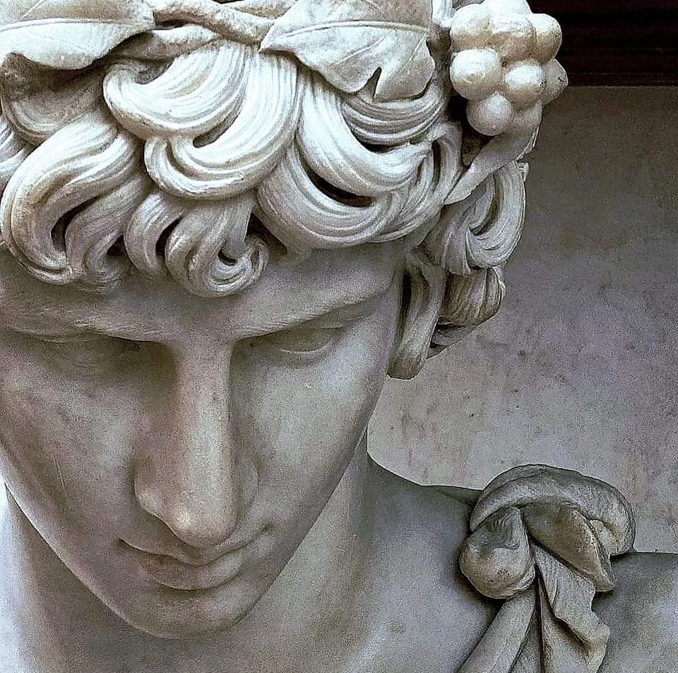 antinousgaygod's tweet photo. 🪷 #Hadrian clearly vetted many of the Antinous statues. Lips, nose, jaw line and curls conformed to stringent standards. Those pouting lips, those copious curls: It can only be #Antinous. Scholarly treatises have been written on the "Lock Scheme" of his hair! #lockscheme. Full details here: https://t.co/sa0l5Nk7eX 🪷