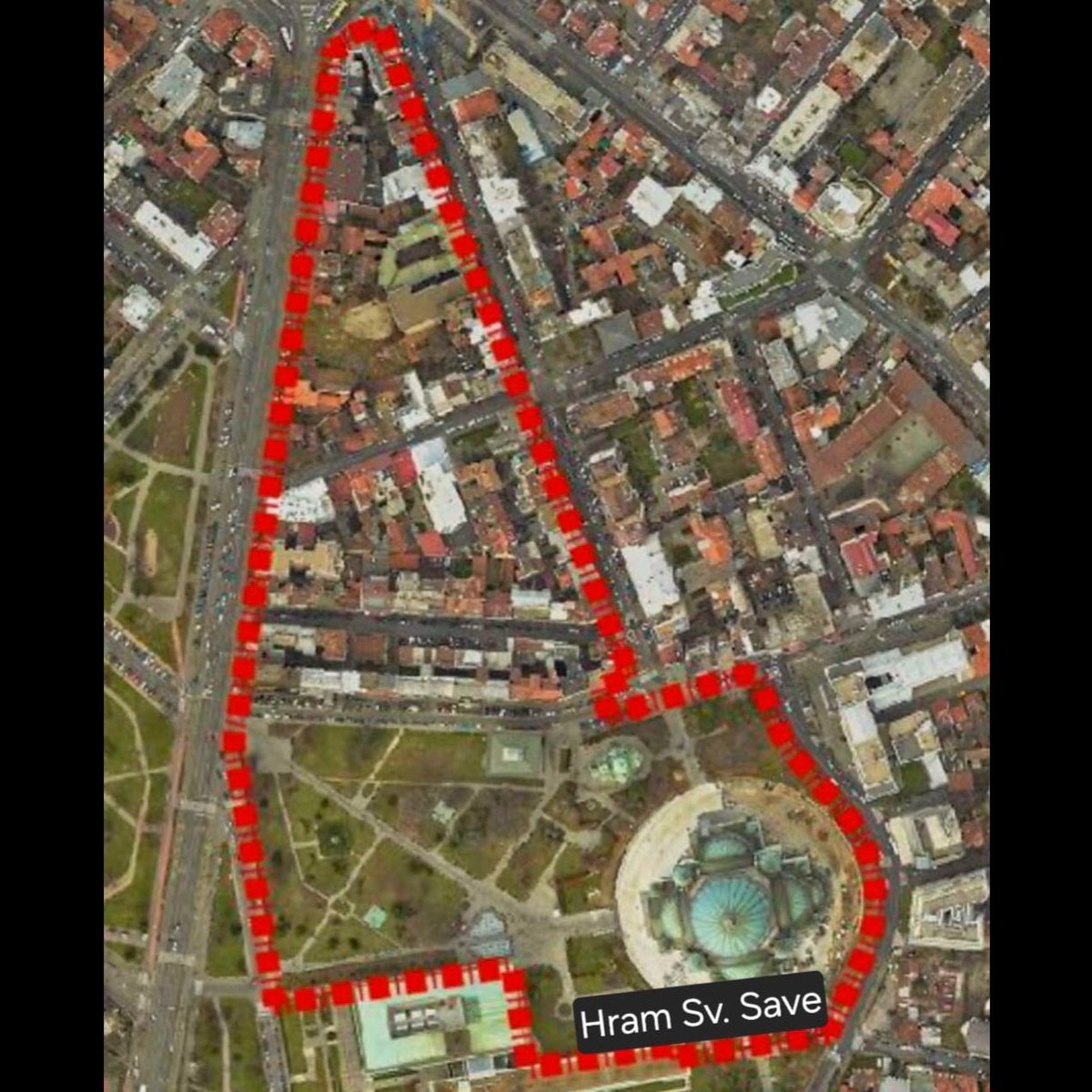 dzuVracara's tweet photo. ❗️VAŽNO❗️
Drage komšije,
Na teritoriji opštine Vračar planirana je izgradnja do 500 novih stanova, od čega čak oko 400 u zoni između Hrama Svetog Save i Trga Slavija-dakle u delu koji je već prenaseljen, i to na prostoru od svega oko devet hektara! Investitori su vlasnici parcela, a inicijator plana gradnje je Srpska pravoslavna crkva.