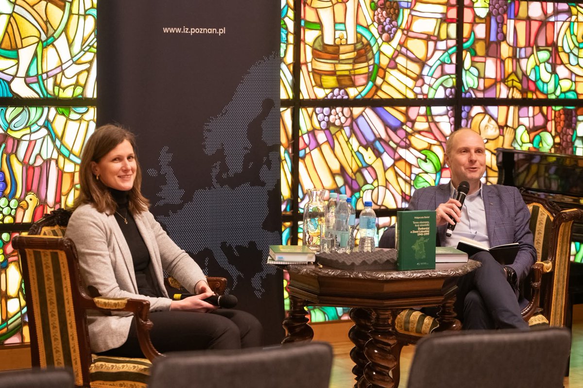 W zeszłym tygodniu całkiem przyjemnie przebiegło spotkanie autorskie wokół mojej książki o Ziemi Lubuskiej w Zielonej Górze. Dużo pytań z sali, co zawsze cieszy!

W razie pytań, kolejne spotkanie jest zaplanowane na 13 marca na Poznańskich Targach Książki.

Fot. Fb Z. Szcześniak