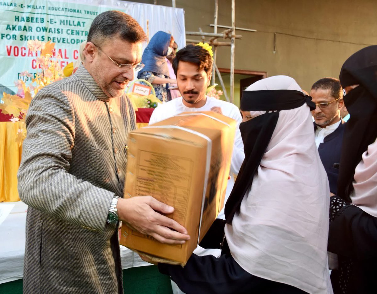 FahadAbdat's tweet photo. @aimim_national Floor Leader @akbarowaisii Sahab, Founder & Chairman of Salar-E-Millat Educational Trust, addressed the gathering and distributed certificates for free vocational and women empowerment courses at Sabeena Farzana Educational Campus, Narqui Phool Bagh, Chandrayangutta Constituency.