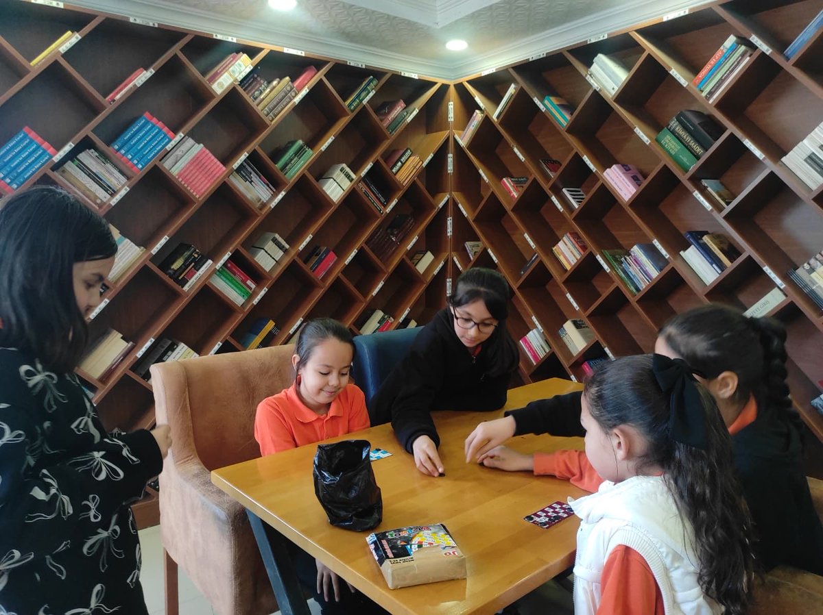 GSB_CeritGM's tweet photo. Kışın sıcak adresi Çağlayancerit Gençlik Merkezimiz olmaya devam ediyor. Soğuk havaya rağmen merkezimize gelen gençlerimiz etkinliklerle hem ısınıyor hem doyasıya eğleniyor. 

#ÇağlayanceritGençlikMerkezi
#GSBGM https://t.co/kRZMiajvGq