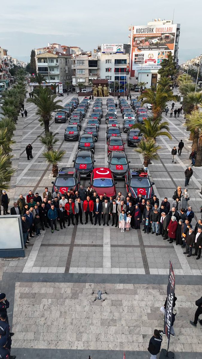 TOGG_Team's tweet photo. Manisa’nın Turgutlu  ilçesinde şehit ailelerimiz için düzenlenen anlamlı iftar programına katılım sağlamaktan büyük onur ve gurur duyduk.

Vatanımız için en kıymetli emanetlerini veren aziz şehitlerimizin kıymetli aileleriyle aynı sofrayı paylaşmak, birlik ve beraberliğimizi bir kez daha güçlendirdi.

Bu anlamlı organizasyonun gerçekleşmesinde büyük emek ve gayret gösteren Üyemiz Hasan Saray başta  olmak üzere emeği geçen herkese gönülden teşekkür ederiz.

Şehitlerimizin emaneti olan aileleri her zaman başımızın tacıdır. 🇹🇷
@Togg2022 #togg