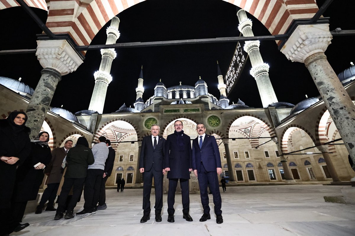 Mimar Sinan’ın “ustalık eserim” diyerek bizlere emanet ettiği Selimiye Camii, aslına uygun restorasyonun ardından yeniden ihtişamına kavuşmuştur. Ramazan ayının manevi ikliminde bu eşsiz mabette teravih namazını eda etme ayrıcalığını yaşadık. Başta Cumhurbaşkanımız olmak üzere