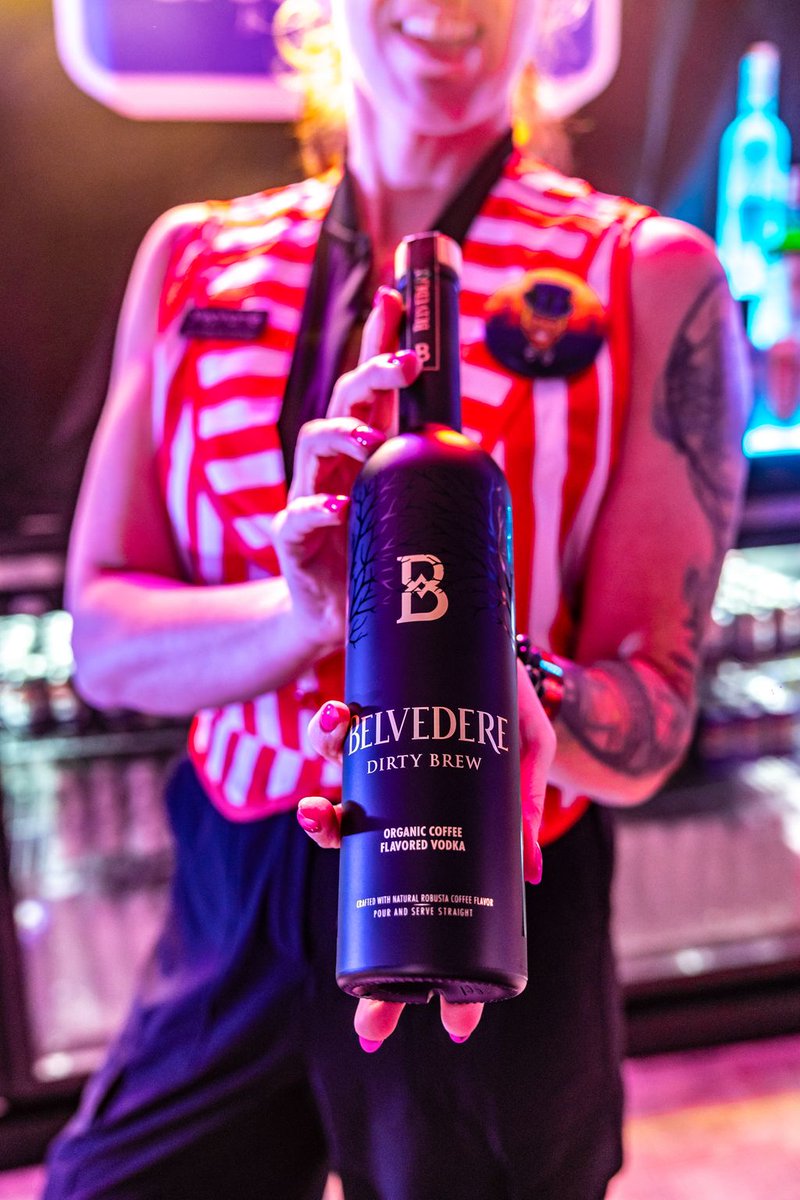 ShaqsFunHouse's tweet photo. A toast to Big Game Weekend 🥂 Belvedere Vodka brought naturally smooth energy to Shaq’s Fun House, fueling unforgettable moments, signature cocktails, and celebrations all night long. https://t.co/7ybhN5yF3w