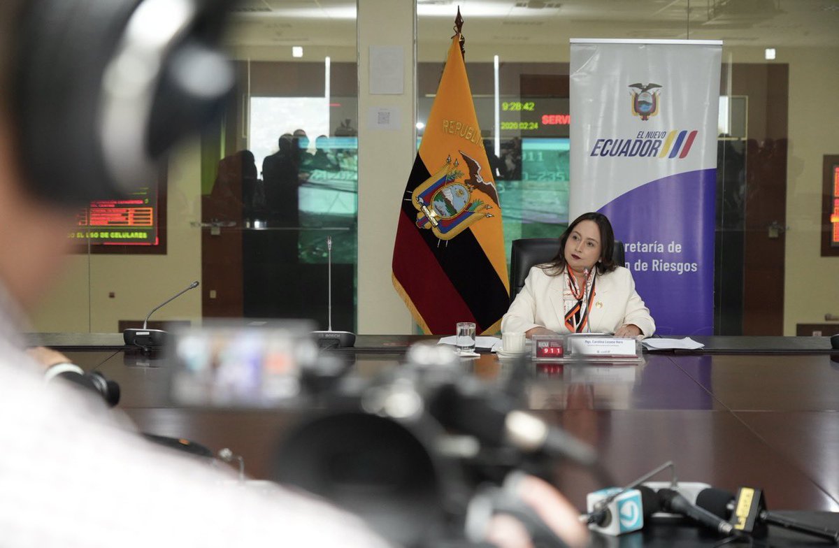Riesgos_Ec's tweet photo. En rueda de prensa, la Secretaria Nacional de Gestión de Riesgos @CaroLozanoHaro informó sobre las acciones ejecutadas frente a la temporada invernal 2026 y exhortó a los GAD provinciales a cumplir con el dragado, relleno hidráulico y limpieza de ríos, presas y embalses como medida clave de prevención.

El dragado no es una opción, es una obligación legal para proteger a la población. La prevención y el trabajo articulado permiten salvar vidas y reducir pérdidas durante la época lluviosa.