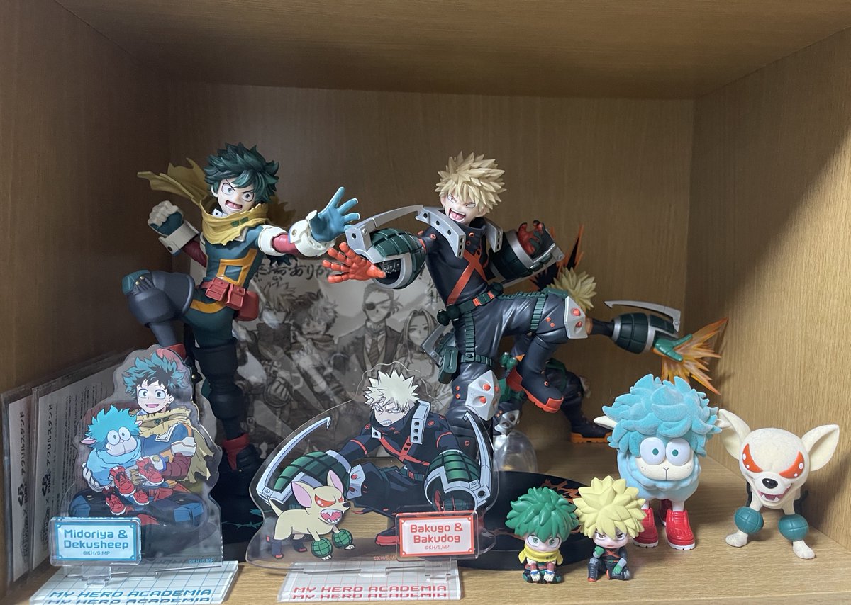 アクスタとフィギュアが増えきたから 全部は飾れてないけど 出勝