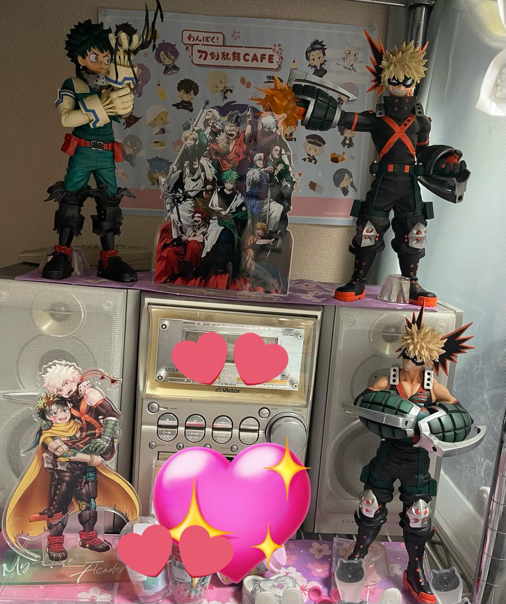 アクスタとフィギュアが増えきたから 全部は飾れてないけど 出勝