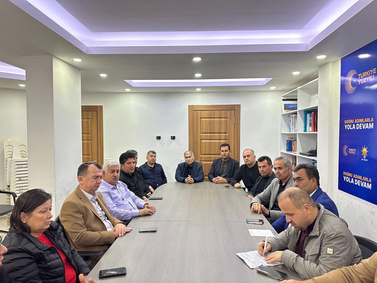 Haftalık olağan yönetim kurulu toplantımızı İlçe Koordinatörümüz Mehmet Uysal’ın katılımlarıyla parti binamızda gerçekleştirdik.

Toplantımızın hayırlara vesile olmasını diliyorum.