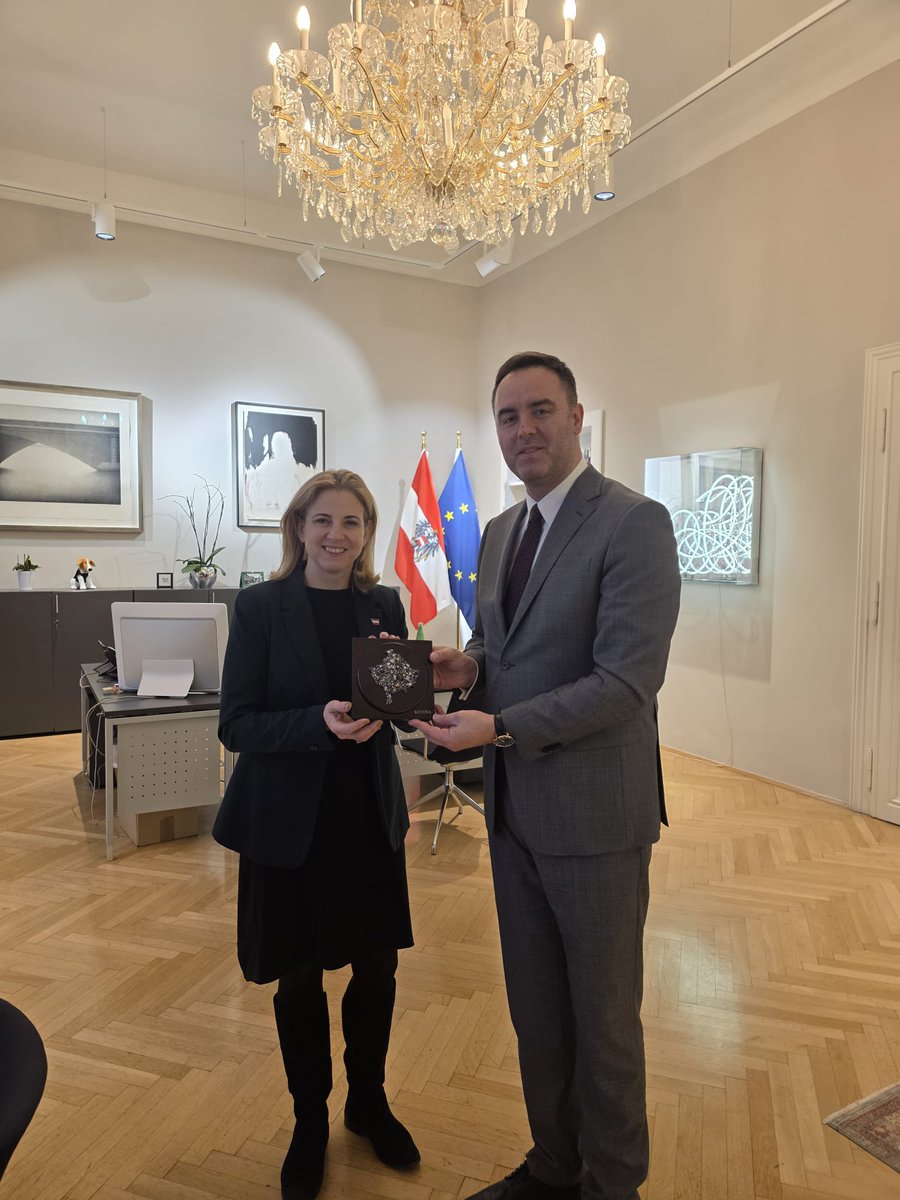 Productive discussions in Vienna today with <a href="/BMeinl/">Beate Meinl-Reisinger</a>, Minister of <a href="/MFA_Austria/">MFA Austria</a>, focused on 🇽🇰🇦🇹 relations, Kosova's EU integration, and regional stability.

Austria remains one of Kosova's closest and most consistent partners in Europe.