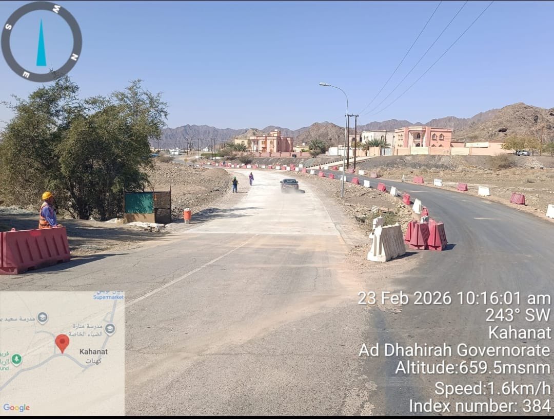 AbuHaza888's tweet photo. تم الانتهاء من أعمال الصيانة في طريق بلدة كهنات إضافةً إلى تنفيذ خرسانة إسمنتية في معبر الوادي وذلك حرصا على تعزيز السلامة العامة وضمان انسيابية الحركة بعد هطول الأمطار والحد من تجمع الم��اه
كل الشكر لدائرة الطرق بمحافظة الظاهرة 
@mtcitoman 
والشكر موصول للمشايخ الكرام في بلدة كهنات علي متابعتهم