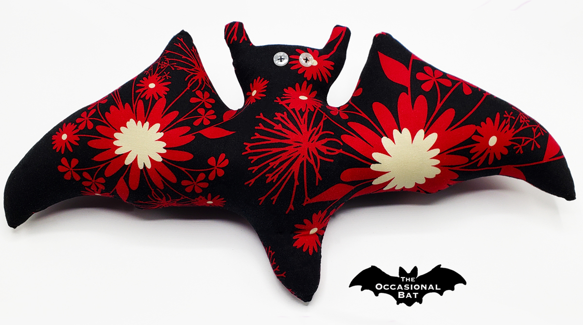 OccasionalBat's tweet image. Red and ivory flowers are like a romantic comedy waiting to bloom. They bring passion and elegance together in perfect harmony. #FlowerPower #NatureLove #BloomsAndBlushes #TheOccasionalBat #Handmade #BatShapedPillow 🔴 theoccasionalbat.etsy.com/listing/446085…