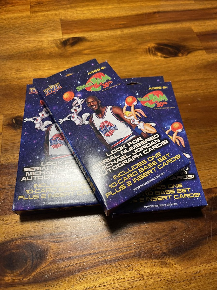 PlugPulls's tweet image. So I know I said no more wax in ‘26 but I feel like these are definitely an exception @CardPurchaser. 

@ZeeFlipsRips let’s see if Upper Deck still got the juice for Harry Potter😮‍💨

#upperdeck #spacejam #bugsbunny
#goat