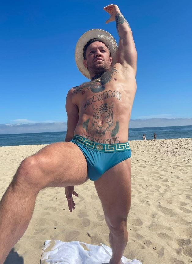 LesBgDuPaf's tweet photo. #LeMeilleurPatissier #LMP #MAPR #QVEMF #TBT9 #M6 #ConorMcGregor #MMA Conor McGregor : zéro tracas 🫣 zéro blabla 😳 MMA 🫦😈🔥 #LesBgDuPaf #BgAlerte 📺🚨 https://t.co/XWiSETO2ex