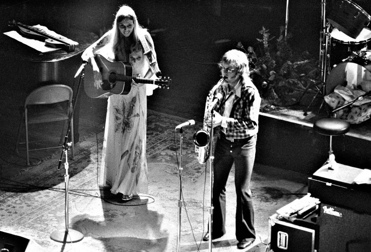 Joni Mitchell tweet media