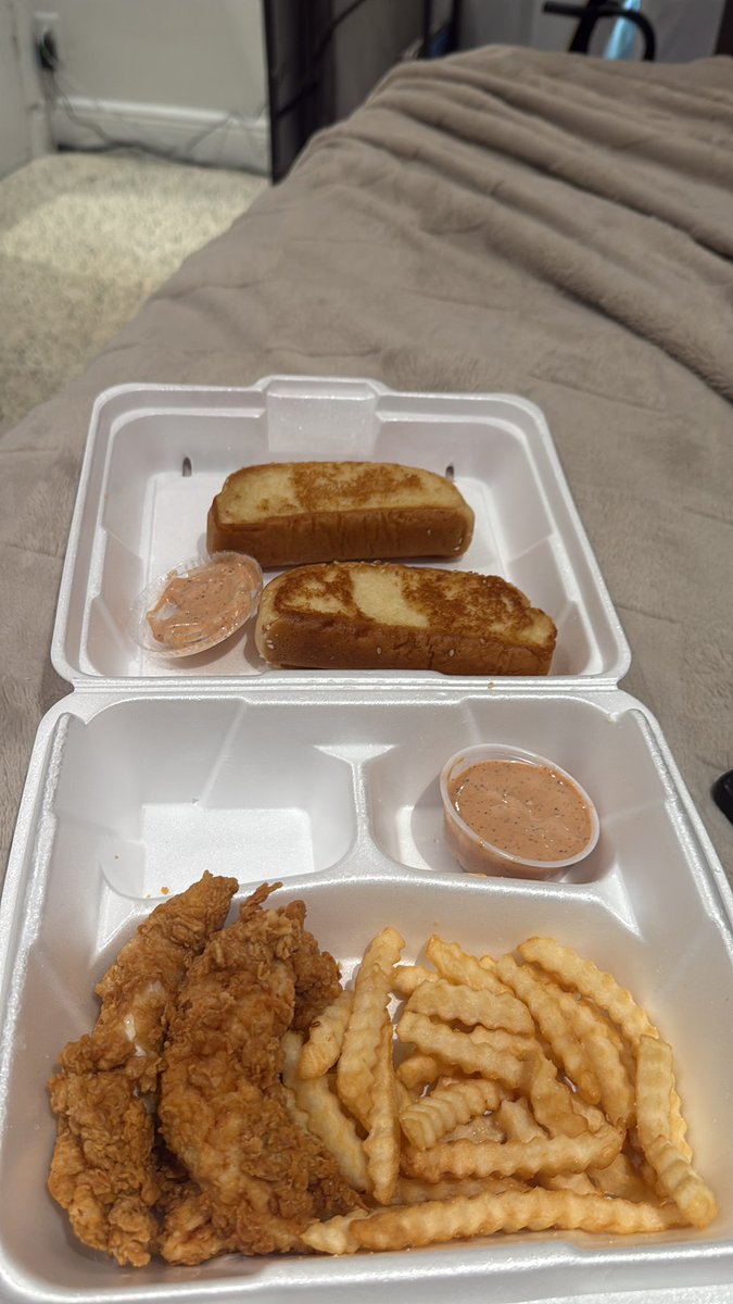 johnwoodyharr's tweet image. Yes I eat chicken fingers. Yes I have high testosterone. #nuffsaid