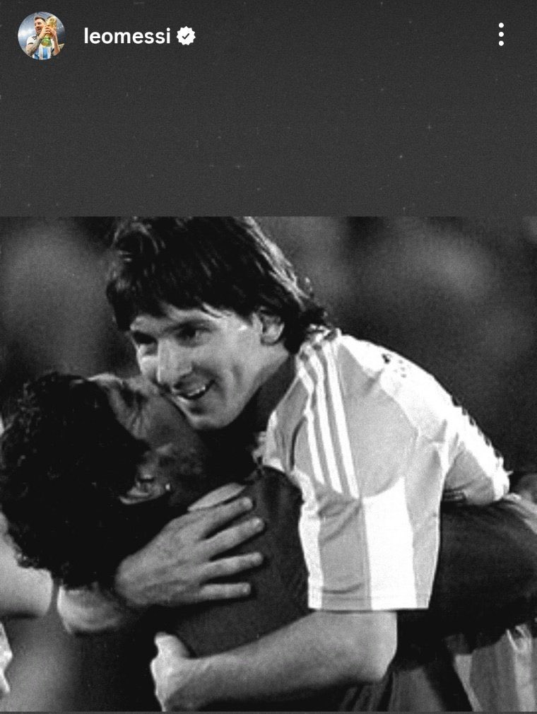“Diego era una COSA DE LOCOS. Rompió todas las generaciones y después vos crecés con el Diego. Diego va MÁS ALLÁ DE CUALQUIER COSA”.

✍️ Lionel Messi, con el Paton Guzmán.