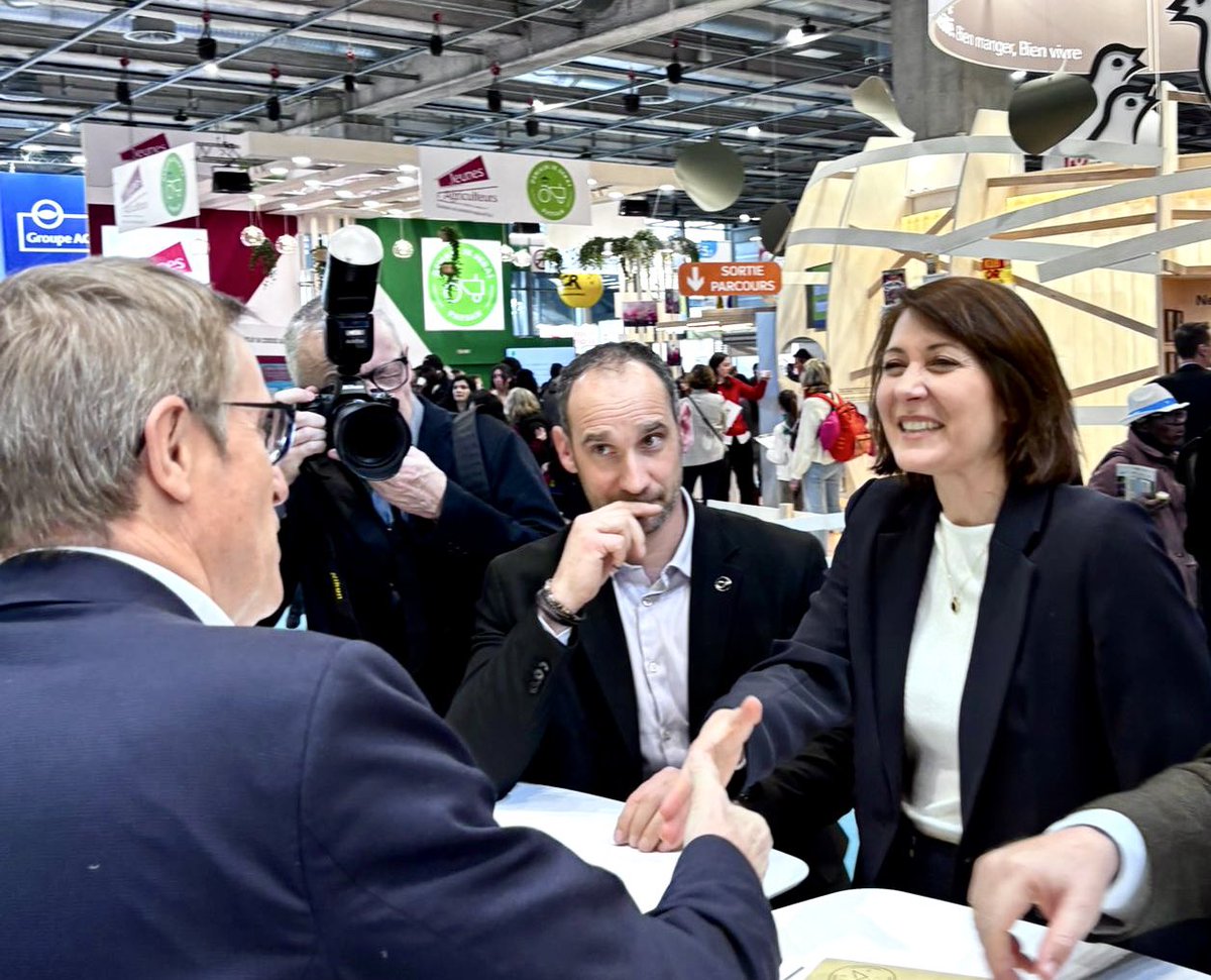 Claire Fita tweet media