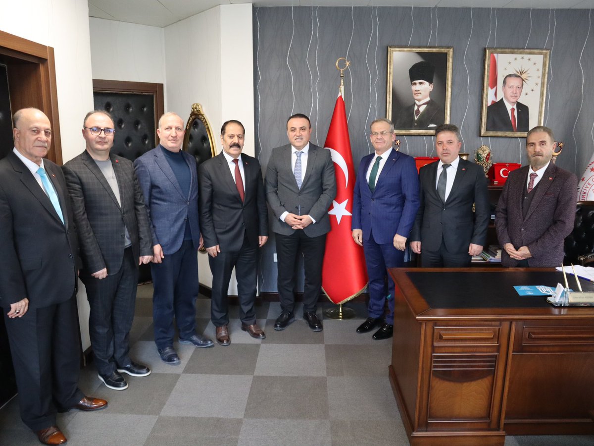 kedfe_org's tweet photo. Federasyon Başkanımız Sn Tekin Dursun ve Yönetim Kurulu üyelerimiz; Kocaeli İl Millieğitim Müdürümüz Sn Emrullah Aydın’ı ziyaret ederek; 8 Mart’ta Gerçekleştirilecek olan 1001 Hatim Dua Programına Davet ettiler. Kıymetli Müdürümüze kabulleri ve için teşekkür ederiz… https://t.co/5yEJpBz692
