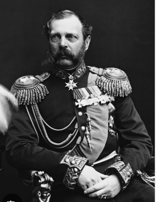 El zar Alejandro II aguardando su guiso de fideos moño sin queso.