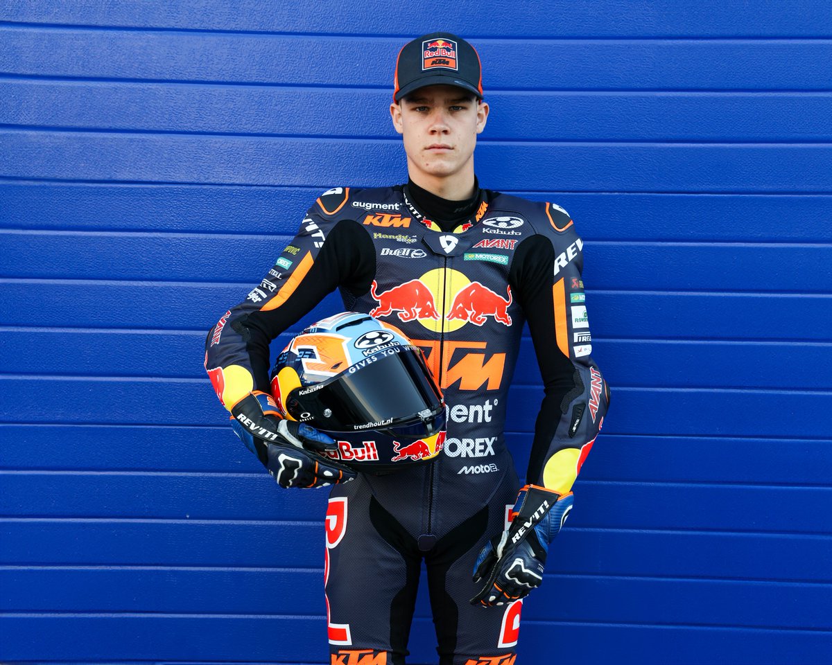 RedBull_KTM_Ajo's tweet image. Collin Veijer: “Finishing in the Top 5 is one of my main goals this year”

🔗 bit.ly/4rAXSQ0 

| #CV95 | #Moto2 | #PreSeason | #Interview | #GivesYouWings | #ReadyToRace | #MotoGP | #AjoFamily |
