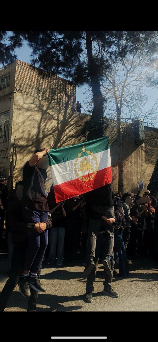 شریف باشید
مثل دانشجوهای شریف دانشگاه صنعتی آریامهر 
#جاویدشاه