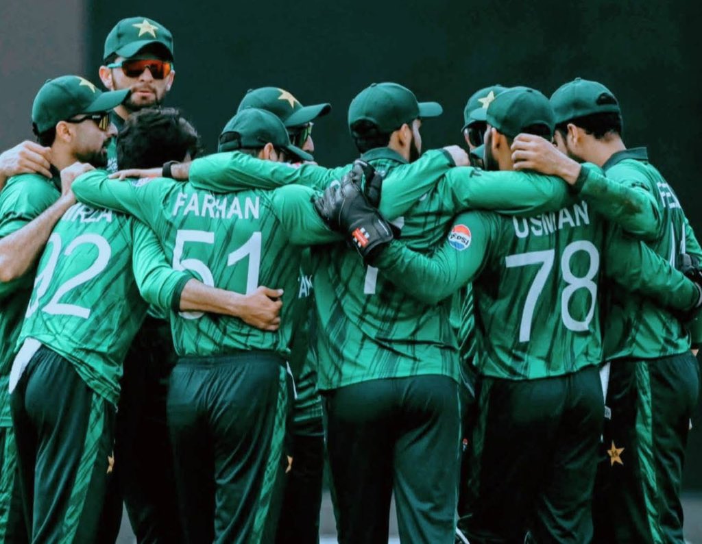 sajidusmani787's tweet photo. انڈیا کی ٹیم اگلے دونوں میچز جیت کر بھی باہر ہو گی اور ہم صرف سری لنکا کو ہرا کر سیمی فائنل کھیلیں گے 😍
یہ قدرت کا نظام ہے😂 https://t.co/FFNQuoidZ2