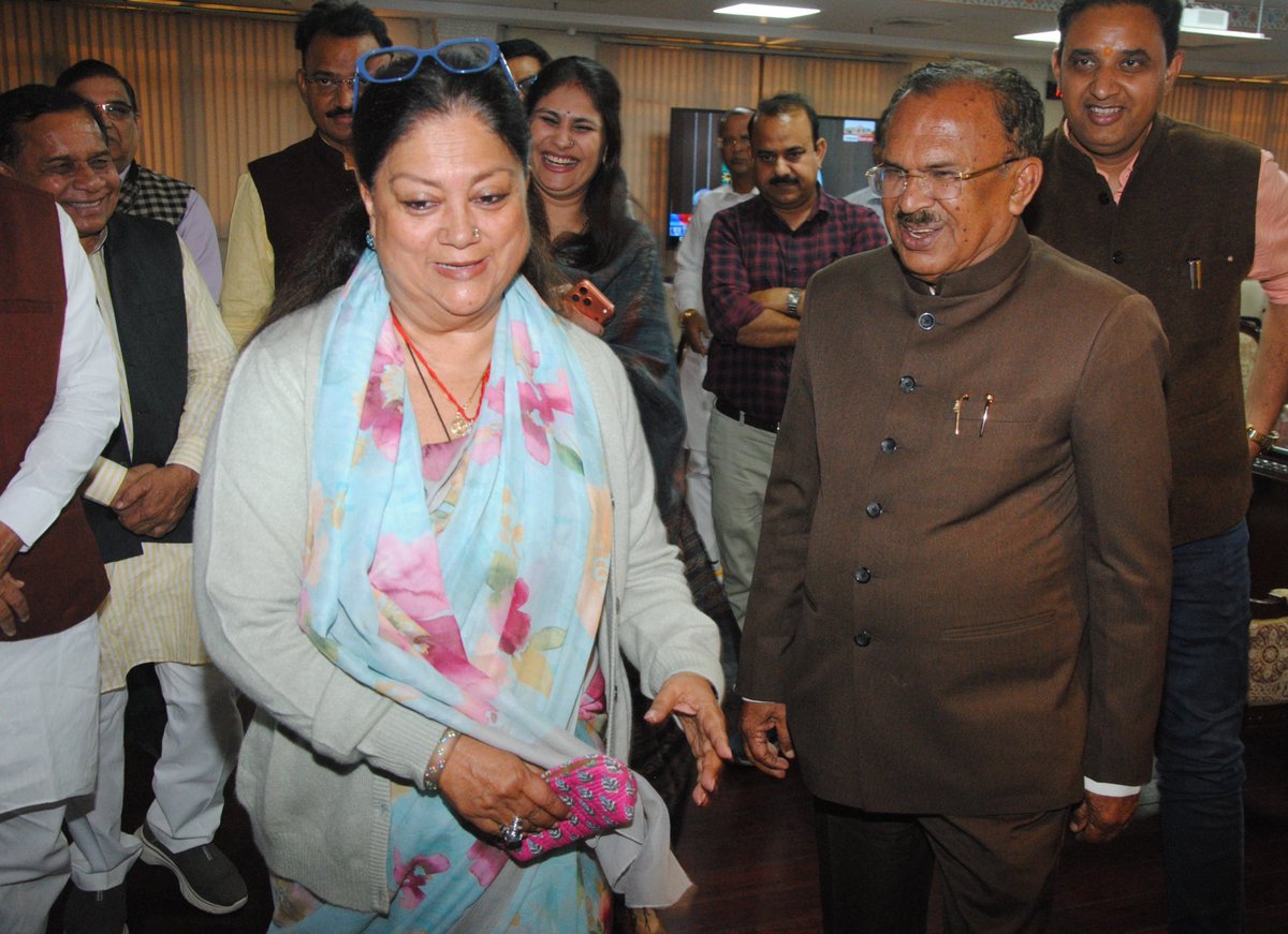 VasundharaBJP's tweet photo. आज राजस्थान विधानसभा अध्यक्ष श्री वासुदेव देवनानी जी से शिष्टाचार भेंट कर आत्मीय संवाद हुआ।

#Rajasthan https://t.co/fBTCZiwaxH
