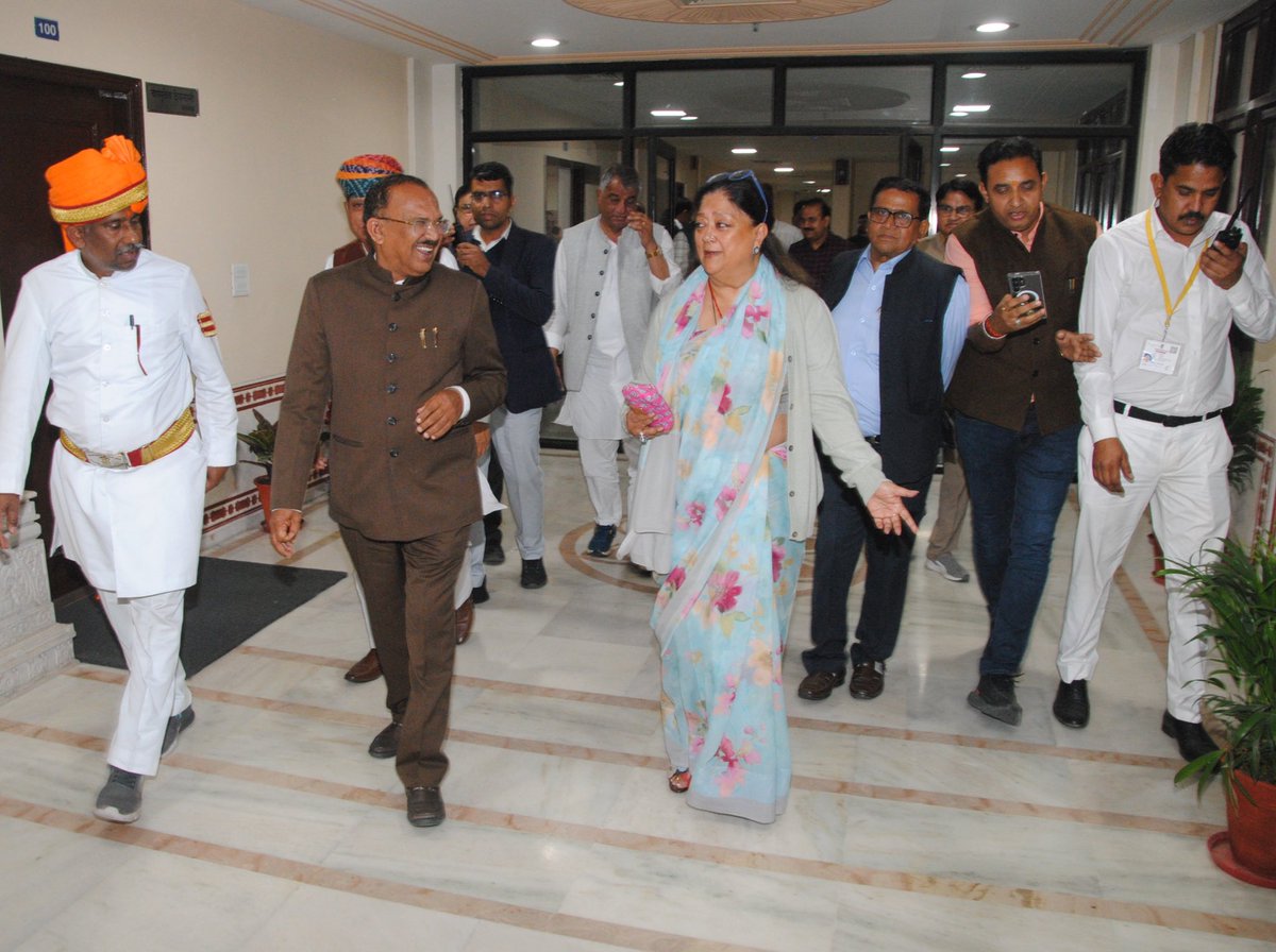 VasundharaBJP's tweet photo. आज राजस्थान विधानसभा अध्यक्ष श्री वासुदेव देवनानी जी से शिष्टाचार भेंट कर आत्मीय संवाद हुआ।

#Rajasthan https://t.co/fBTCZiwaxH