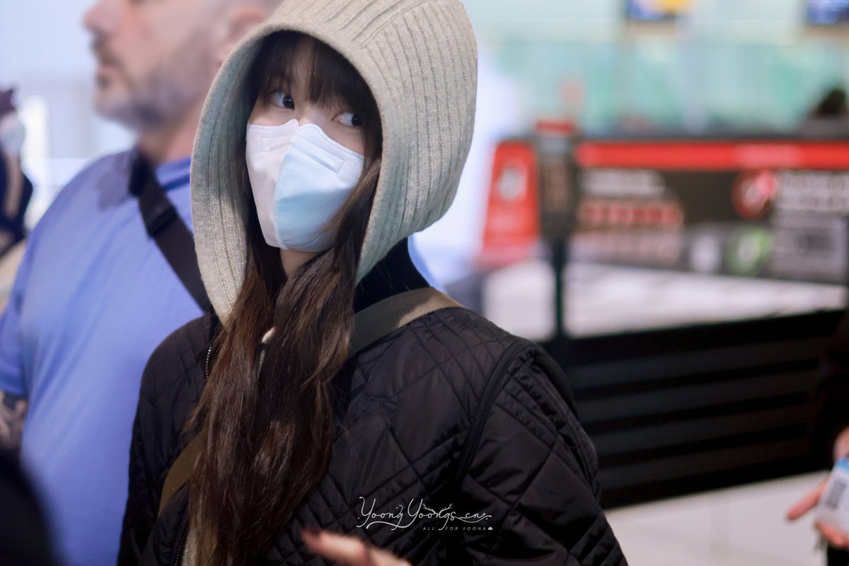 YoongYoongs_cn's tweet photo. 260224
London Heathrow Airport 🛫
Have a safe flight❤

#YOONAxBurberryWinter2026  
#YOONAxLFW2026 
#LimYoonA #임윤아 #YoonA #윤아 https://t.co/H94GemOpid