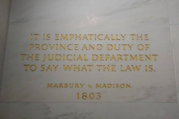 Hoy hace 223 años, se publicó la sentencia de Marbury v. Madison. 

Ustedes ya saben qué onda con esta sentencia.
