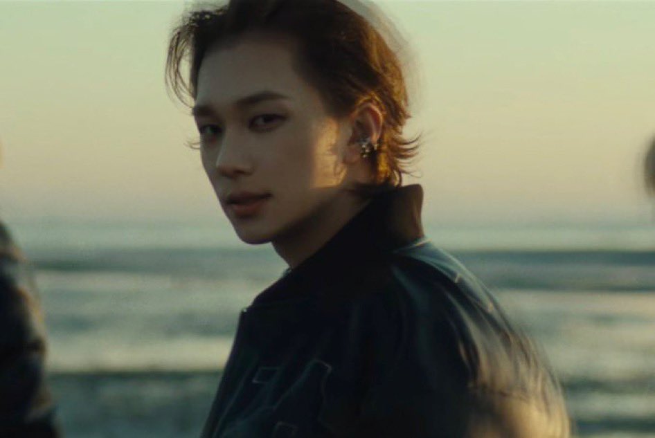 ksfaeries's tweet photo. theo gets hotter each cb and it’s really not good for my mental health https://t.co/367ZHuaymT