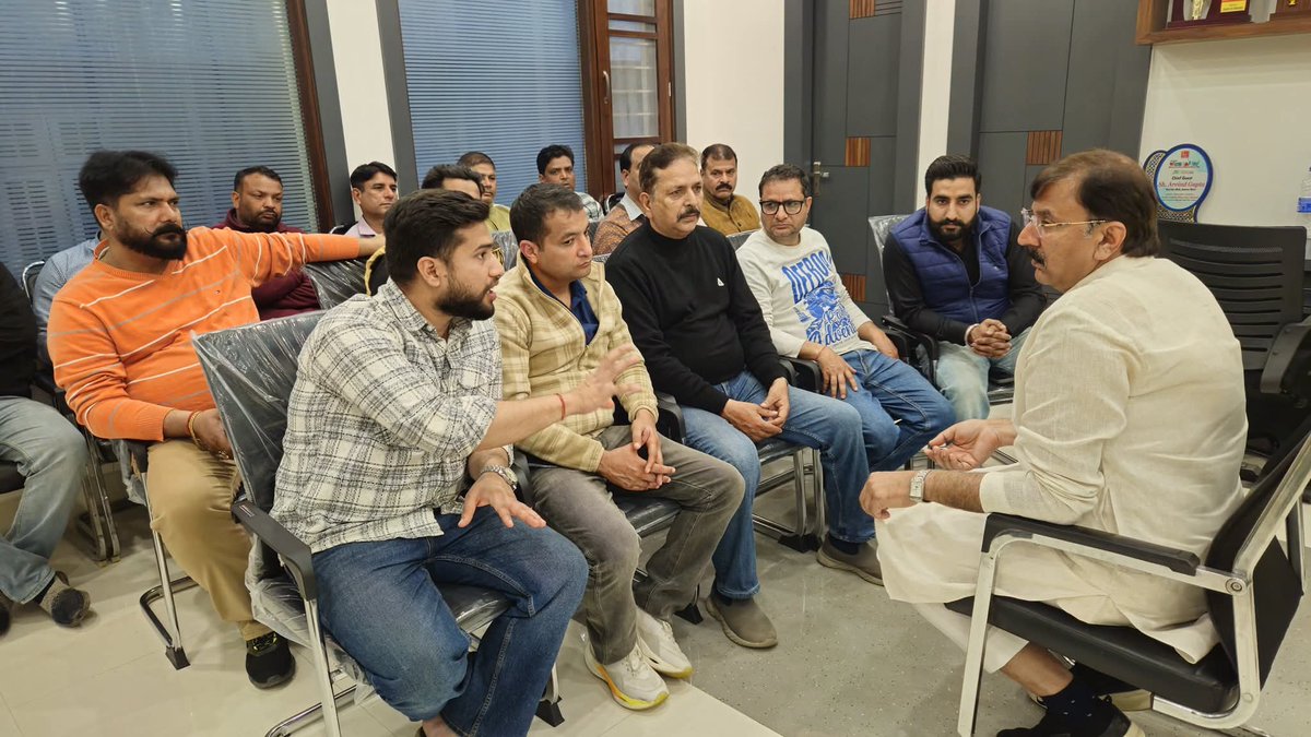 parteek_raina's tweet photo. Today, a team from the PoJK Pahari DPs Awareness Forum met with Jammu West MLA Arvind Gupta to express their gratitude. They thanked him for raising the ST-2 status issue for the PoJK community in the Legislative Assembly. 
#st2 
#POJK https://t.co/cFBUOdjGfo