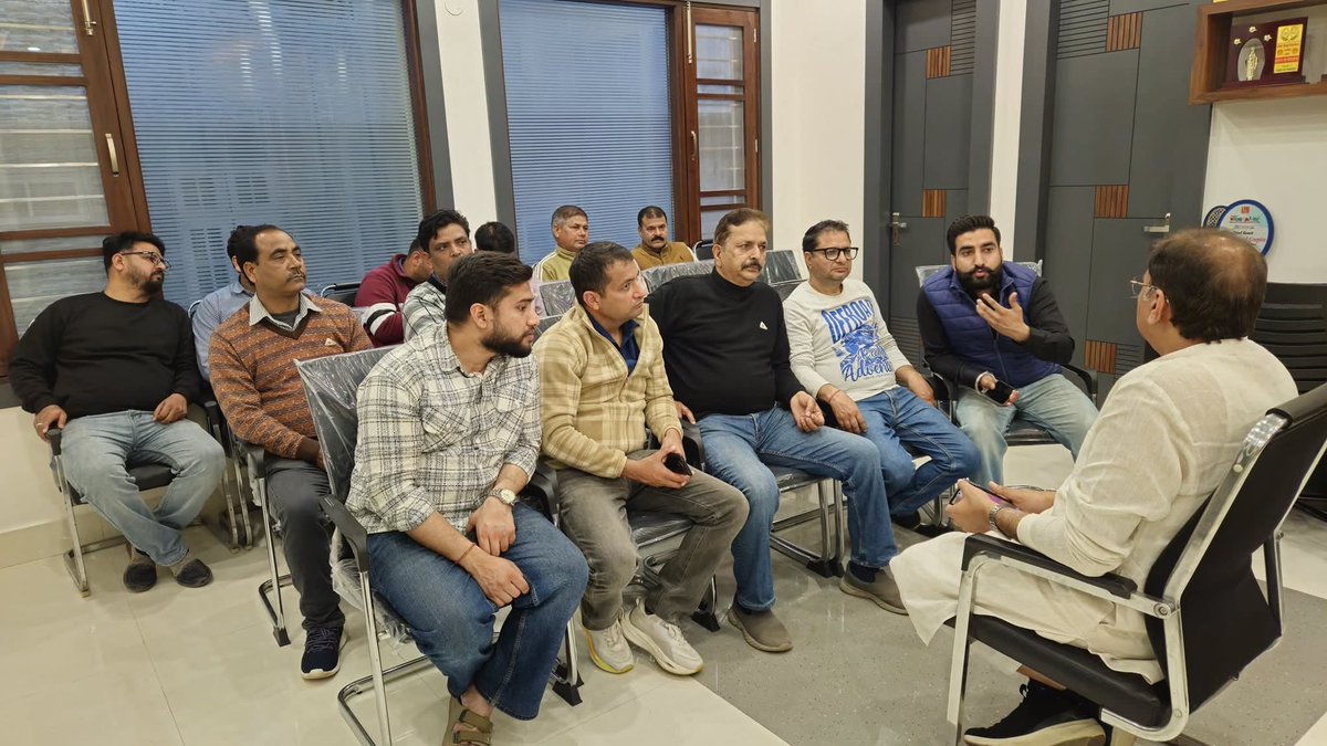 parteek_raina's tweet photo. Today, a team from the PoJK Pahari DPs Awareness Forum met with Jammu West MLA Arvind Gupta to express their gratitude. They thanked him for raising the ST-2 status issue for the PoJK community in the Legislative Assembly. 
#st2 
#POJK https://t.co/cFBUOdjGfo