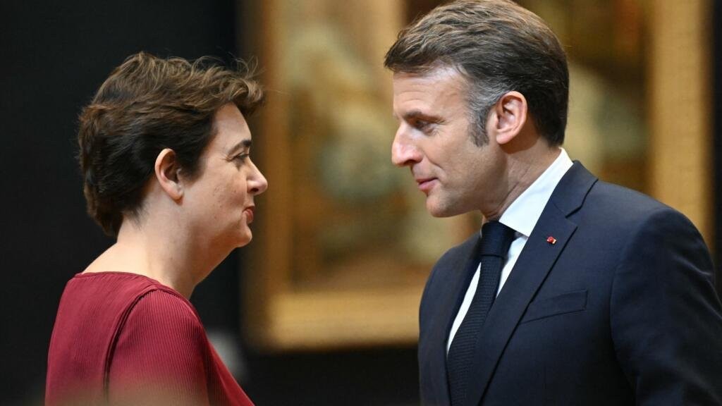 LeMediaPolitiFR's tweet image. 📢 FLASH INFO : 📍Paris : Emmanuel Macron accepte la démission de Laurence des Cars, présidente du Louvre. 🗓️ 19 octobre : Cambriolage des joyaux de la couronne. L'Élysée évoque un "acte de responsabilité" et la nécessité d'un "apaisement".

#Louvre #Démission