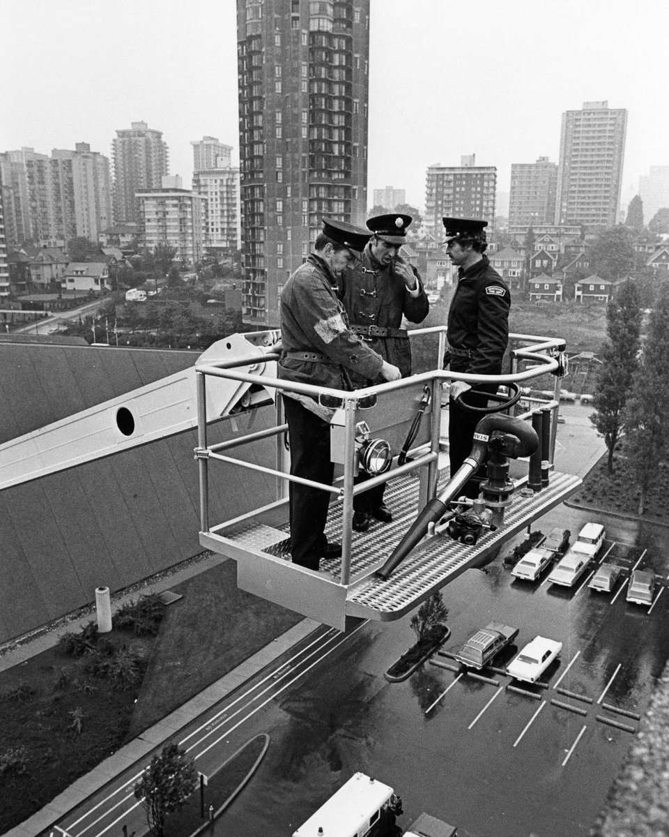 Van Fire Fighters tweet media