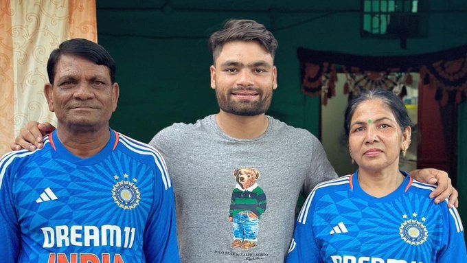 #Breaking RINKU SINGH LEFT TRAINING SESSION DUE TO FAMILY EMERGENCY 
Rinku Singh has flown back from Chennai camp due to a medical emergency in his family
 his father  has been battling stage-4 liver cancer and his condition has deteriorated  on ventilator in G Noida hospital).