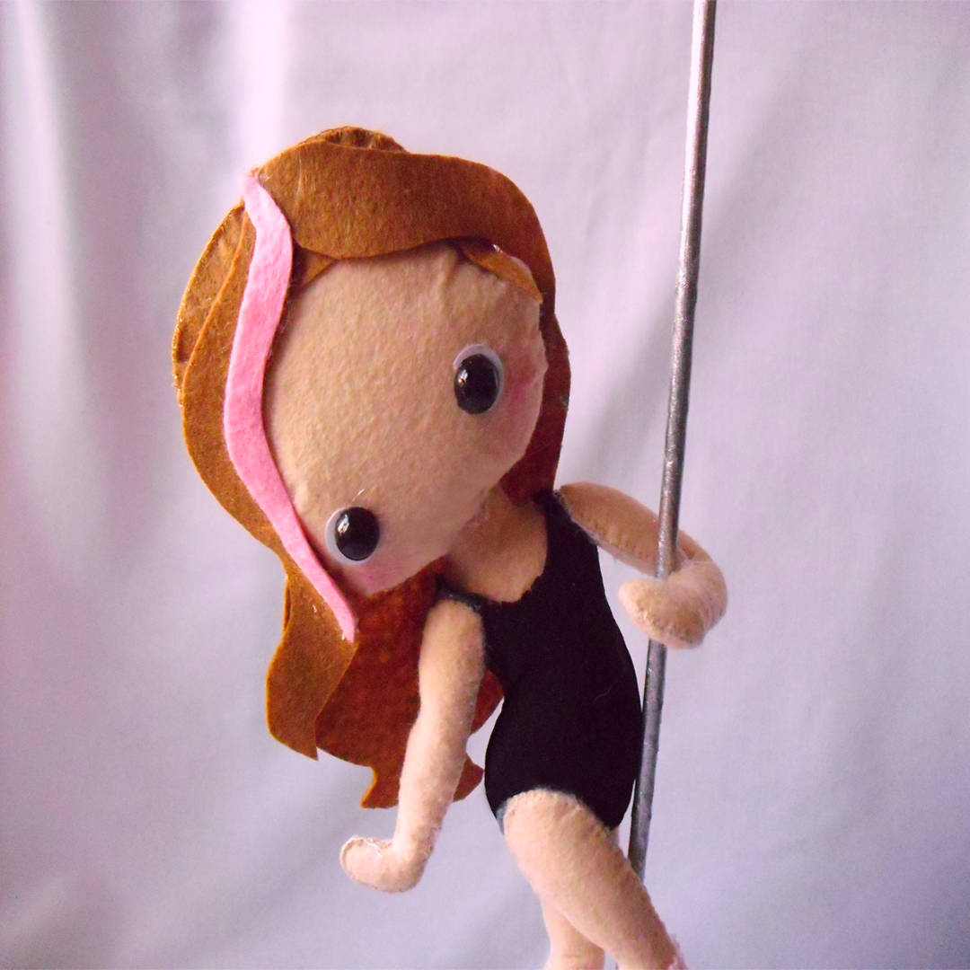 SweetsFofuchas's tweet photo. #sweetsfofuchas #manualidades #festividad #decoración #poldance #fieltro #muñeca https://t.co/kWzaaZEzlG